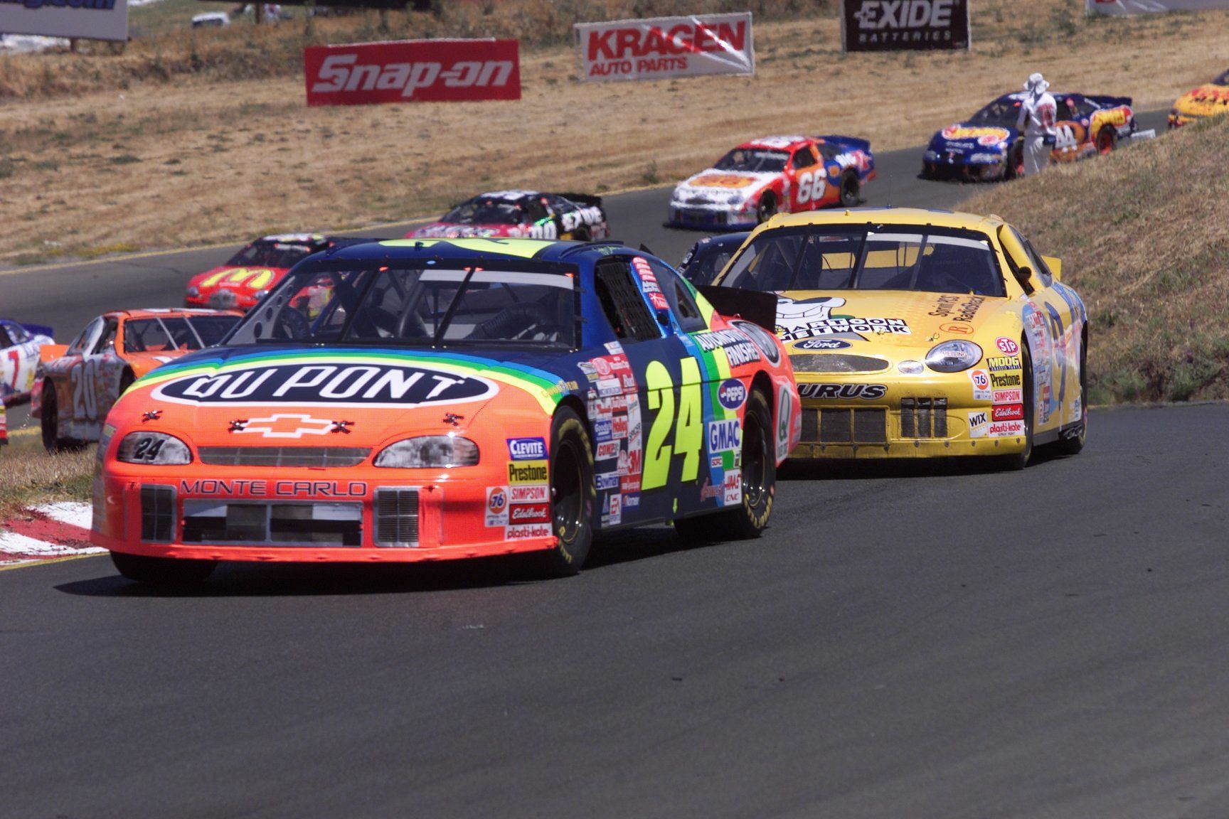 Jeff Gordon driving the #24 Chevrolet at Sonoma Raceway in 1999 - Source: Getty